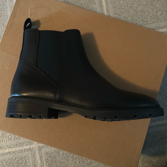 NEW Steve Madden Lorali Black Leather Pull On Ankle Boots - Picture 4 of 4